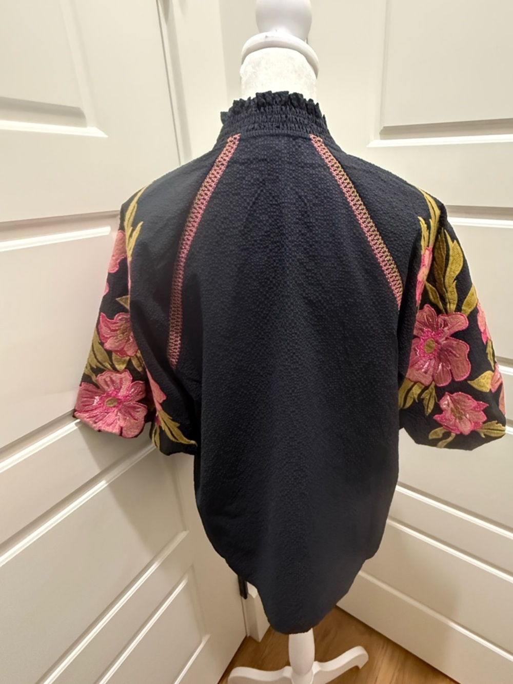 THML. Jolie Embroidered Top. Size Small. - Picture 4 of 12